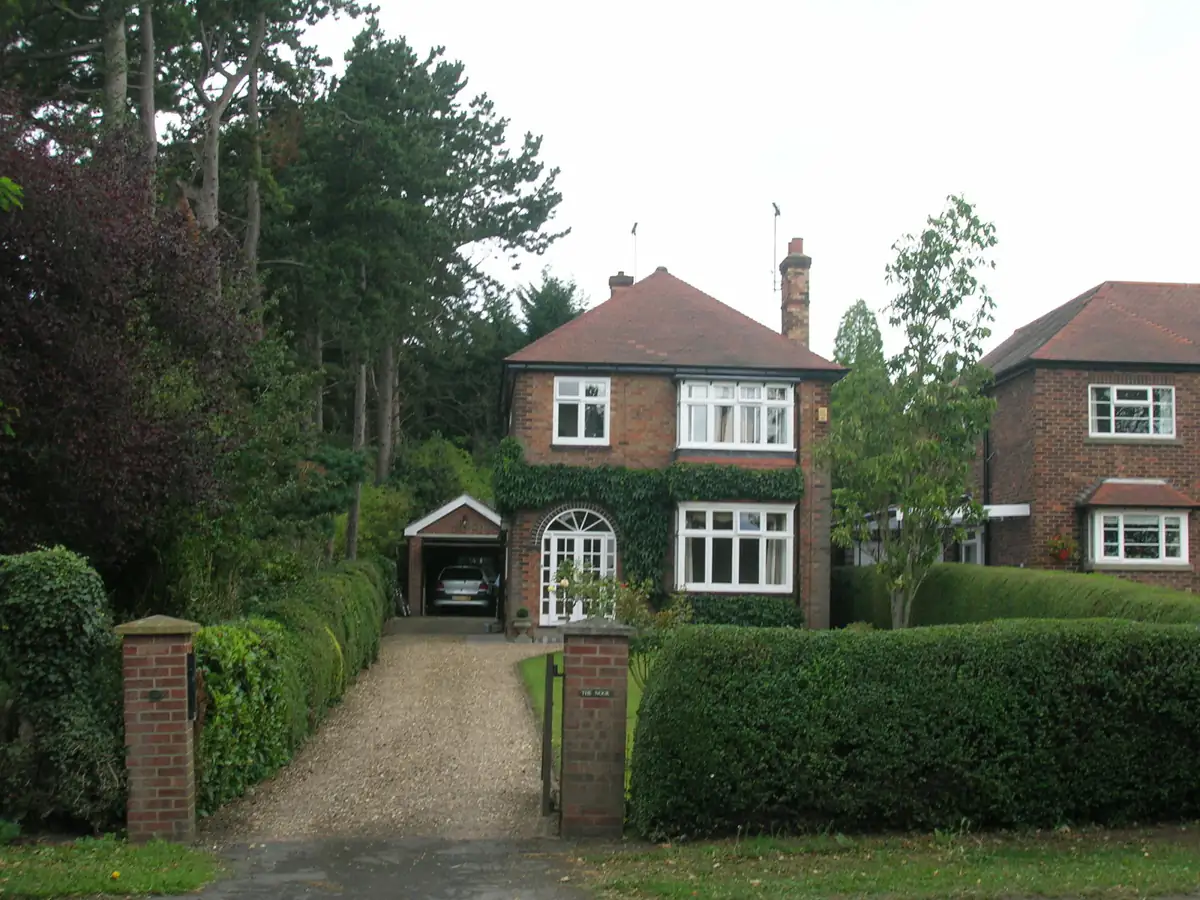 A detached house behind a hedge on Doncaster Road in Bawtry