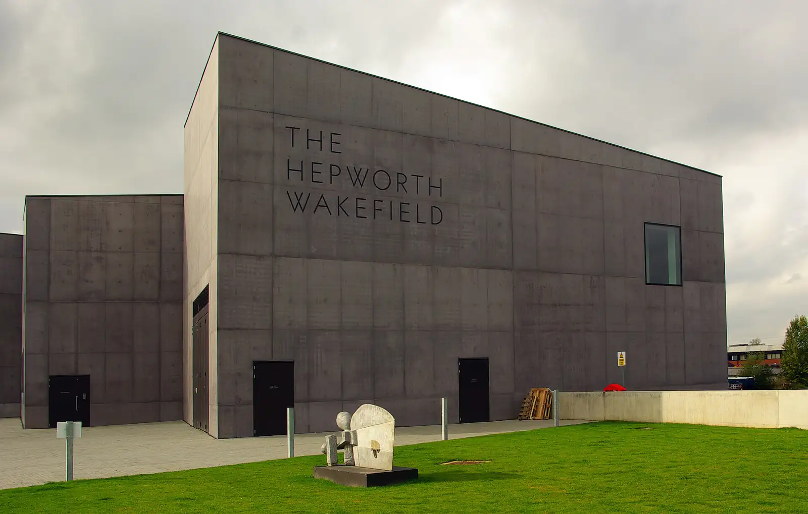 The Hepworth Wakefield gallery beside the River Calder